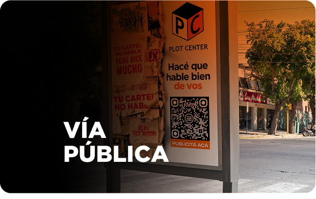 Publicidad en vía pública de Plot Center en San Juan, con chupete publicitario y código QR