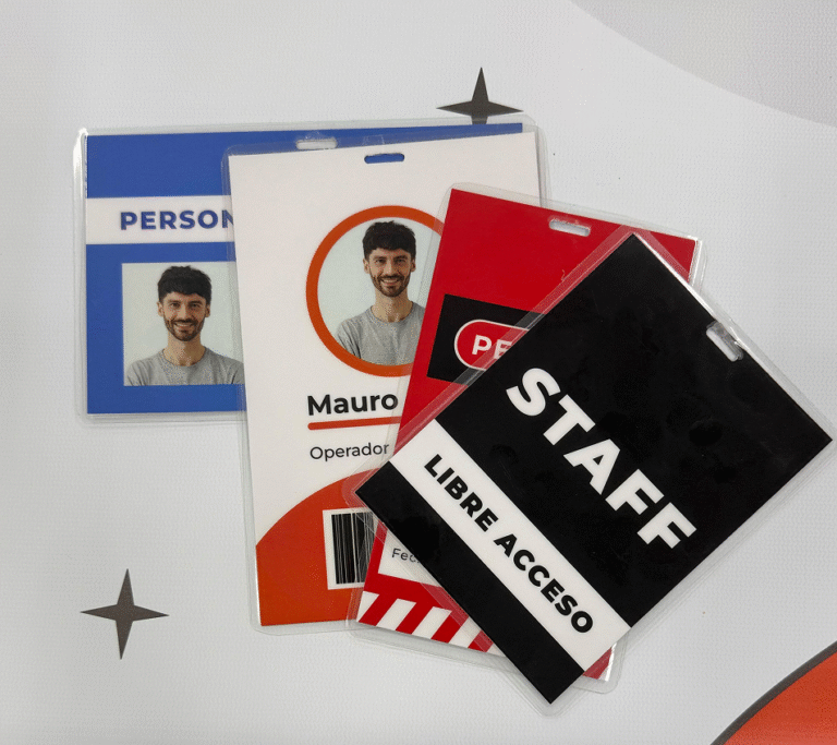 Credenciales de acceso para personal y staff